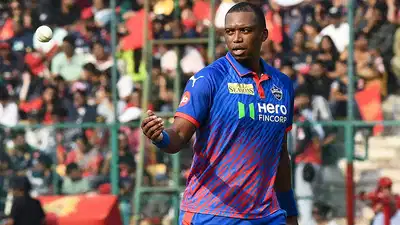 दिल्ली कैपिटल्स के तेज गेंदबाज लुंगी एनगिडी की हालत स्थिर, मेडिकल टीम कर रही निगरानी