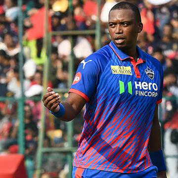 दिल्ली कैपिटल्स के तेज गेंदबाज लुंगी एनगिडी की हालत स्थिर, मेडिकल टीम कर रही निगरानी