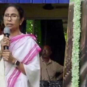 भाजपा के खिलाफ अपनी लड़ाई में ममता बनर्जी ने वामफ्रंट से साथ देने का किया आह्वान