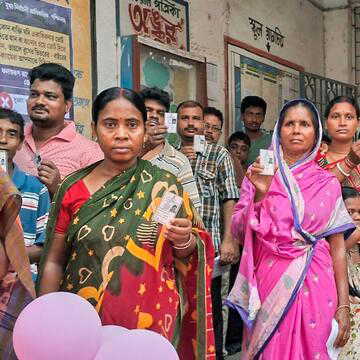 बंगाल में चुनावी संग्राम तेज, ममता ठाकुर ने BJP-EC को घेरा, बोलीं-“तांडव हो रहा है”