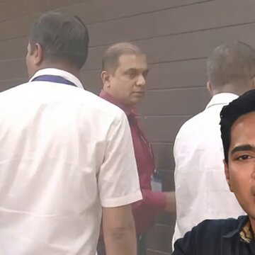 पहले शांतिनिकेतन और फिर अभिषेक बनर्जी के कालीघाट स्थित आवास पर पहुंचे CID के अधिकारी