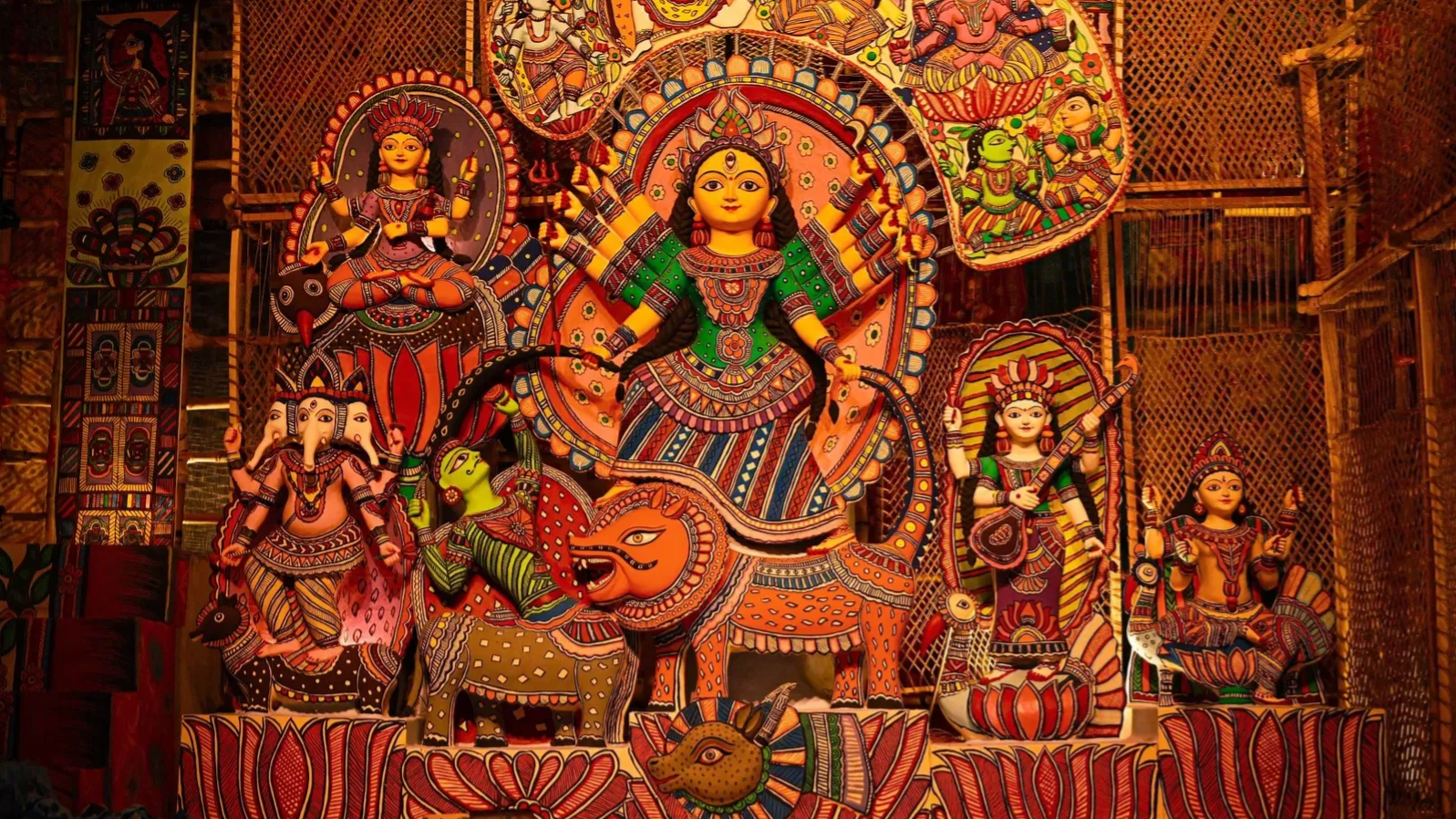 बिहार और छठ पूजा की झलक दिखा रहा है टाला बारोआरी का दुर्गा पूजा पंडाल