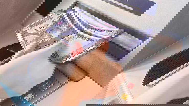 2025 में एटीएम से नकद निकासी में गिरावट, लेकिन औसत राशि बढ़ी