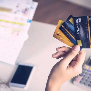 एक अप्रैल से क्रेडिट कार्ड में होने वाले हैं 5 बड़े बदलाव, कार्डहोल्डर्स इन बातों का रखें ध्यान..