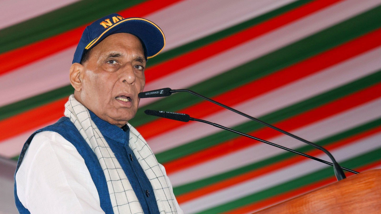 रक्षा मंत्री राजनाथ सिंह ने जैसलमेर में आर्मी कमांडर्स सम्मेलन में भाग लिया