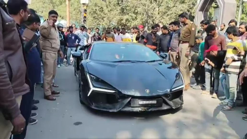 बेपरवाह लैम्बोर्गिनी के टक्कर में कम से कम 6 घायल, कानपुर के व्यवसायी का बेटा हिरासत में