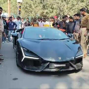 बेपरवाह लैम्बोर्गिनी के टक्कर में कम से कम 6 घायल, कानपुर के व्यवसायी का बेटा हिरासत में