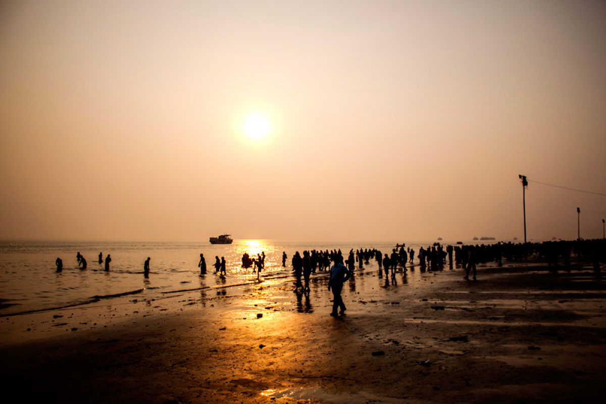 बंगाल की खाड़ी के संगम पर दुनिया का दूसरा सबसे बड़ा मानव समागम है गंगासागर, क्या है सामाजिक और ज्योतिष महत्व ?