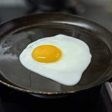 कोलेस्ट्रॉल के डर से अंडे की जर्दी छोड़ रहे हैं? जानिए क्यों पूरा अंडा खाना जरूरी है