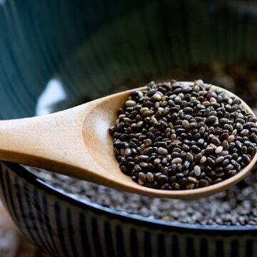 ओपन पोर्स की समस्या कर रही है परेशान, चिया सीड के पास इस परेशानी का हल