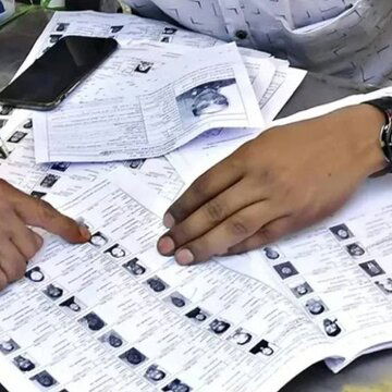 SIR का खौफ! वोटर लिस्ट में नाम न कट जाए, इस डर से वापस लौट रहे हैं प्रवासी मजदूर