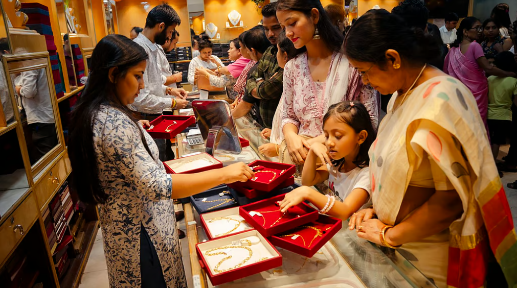 काली पूजा को लेकर कोलकाता पुलिस अतिरिक्त सतर्क, गहनों के मार्केट में होगी पुलिसकर्मियों की तैनाती