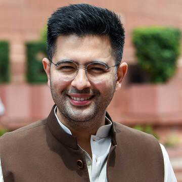 राघव चड्ढ़ा समेत आप के 7 सांसदों का भाजपा में 'विलय', बदला राज्यसभा में सीटों का समीकरण