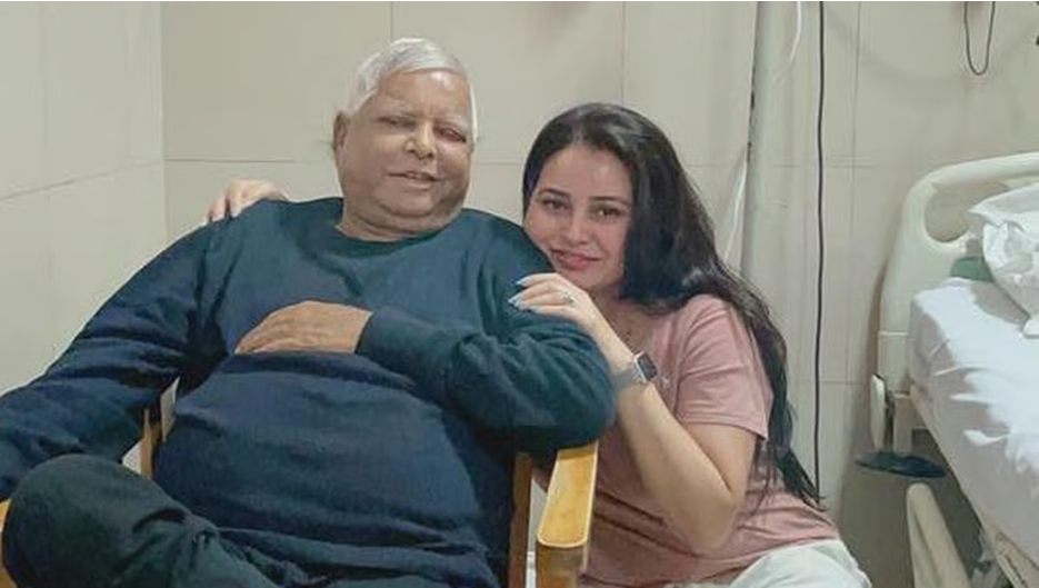 'मुझे मारने के लिए जूता उठाया गया', लालू की बेटी का फिर विस्फोटक आरोप