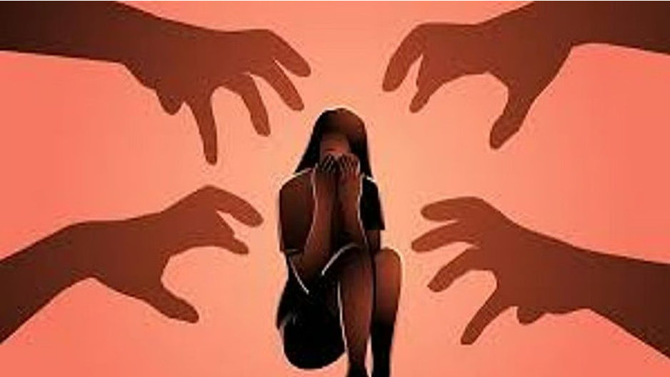 शादी का झांसा देकर अश्लील तस्वीरें दिखा कर ब्लैकमेल कर किशोरी के साथ सामूहिक बलात्कार का आरोप, 3 गिरफ्तार