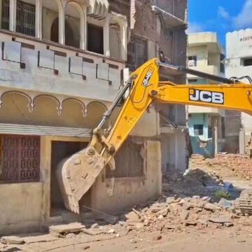 वाराणसी में ओलंपियन मोहम्मद शाहिद के पैतृक आवास पर चला बुलडोजर, क्यों की गई यह कार्रवाई?