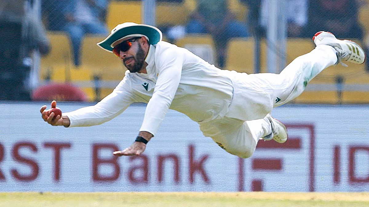 हवा में छलांग लगाते हुए एडेन मार्करम ने किया कमाल, एक हाथ से पकड़ा कैच