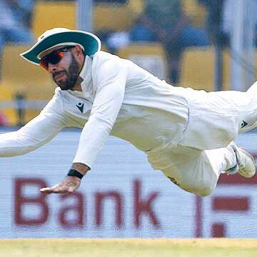 हवा में छलांग लगाते हुए एडेन मार्करम ने किया कमाल, एक हाथ से पकड़ा कैच