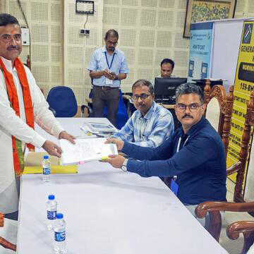 Bengal Election: शुभेंदु अधिकारी के नामांकन पर तृणमूल का विरोध प्रदर्शन, भवानीपुर बना सियासी अखाड़ा