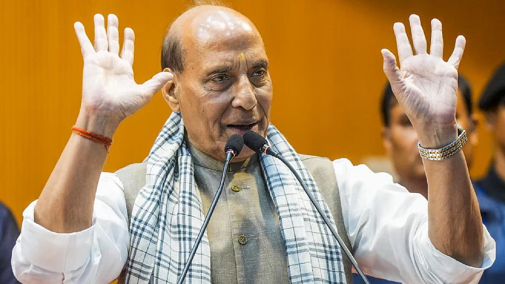 ब्रह्मोस मिसाइलों की पहली खेप रवाना, रक्षामंत्री राजनाथ सिंह और सीएम योगी ने दिखाई हरी झंडी