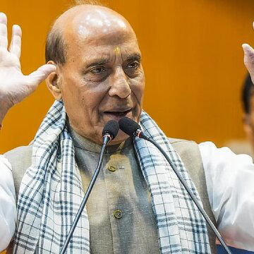 ब्रह्मोस मिसाइलों की पहली खेप रवाना, रक्षामंत्री राजनाथ सिंह और सीएम योगी ने दिखाई हरी झंडी