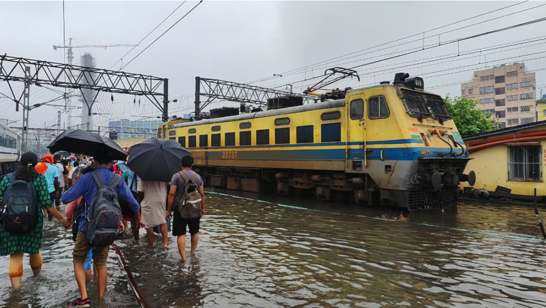 हावड़ा-सियालदह डिवीजन पर रेल सेवाएं प्रभावित