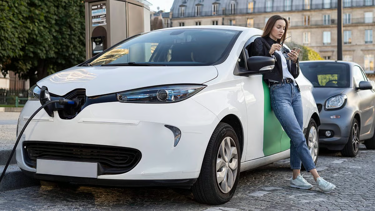 महिंद्रा 2027 तक लगाएगी 250 अल्ट्रा-फास्ट EV चार्जिंग स्टेशन, देशभर में 1,000 चार्जिंग पॉइंट्स का नेटवर्क बनेगा