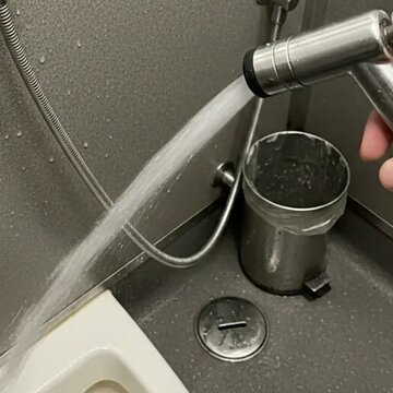 छोटी जंजीर से बंधा मग नहीं, अब मेल और एक्सप्रेस ट्रेनों के टॉयलेट में लगेगा जेट स्प्रे