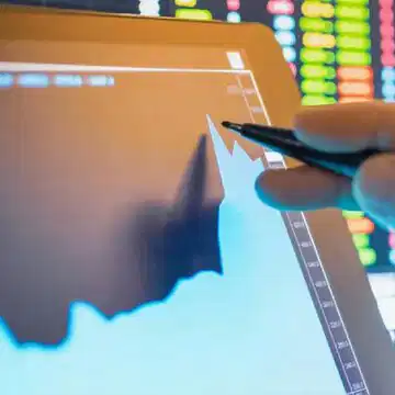 सकारात्मक बाजार में निवेशकों की रुचि बढ़ी, बुधवार को इन स्टॉक्स पर नजर