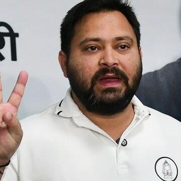 कांग्रेस के सहारे भी लालटेन न जल सकी, तेजस्वी ने बचायी यादव कुनबे की लाज