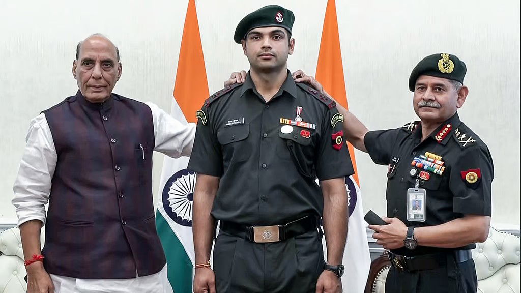 भारतीय सेना में लेफ्टिनेंट कर्नल बने नीरज चोपड़ा, रक्षा मंत्री राजनाथ सिंह ने दी उपाधि