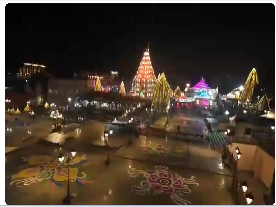 उज्जैन के श्री महाकालेश्वर मंदिर में दीपोत्सव पर 50,000 वर्ग फीट की रंगोली
