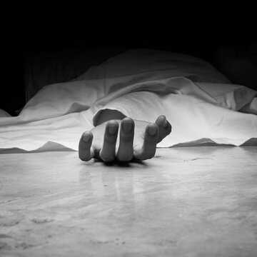 5 साल से पिता-पुत्री पर केयरटेकर दंपती पर अत्याचार का आरोप, पूर्व रेलकर्मी की मौत