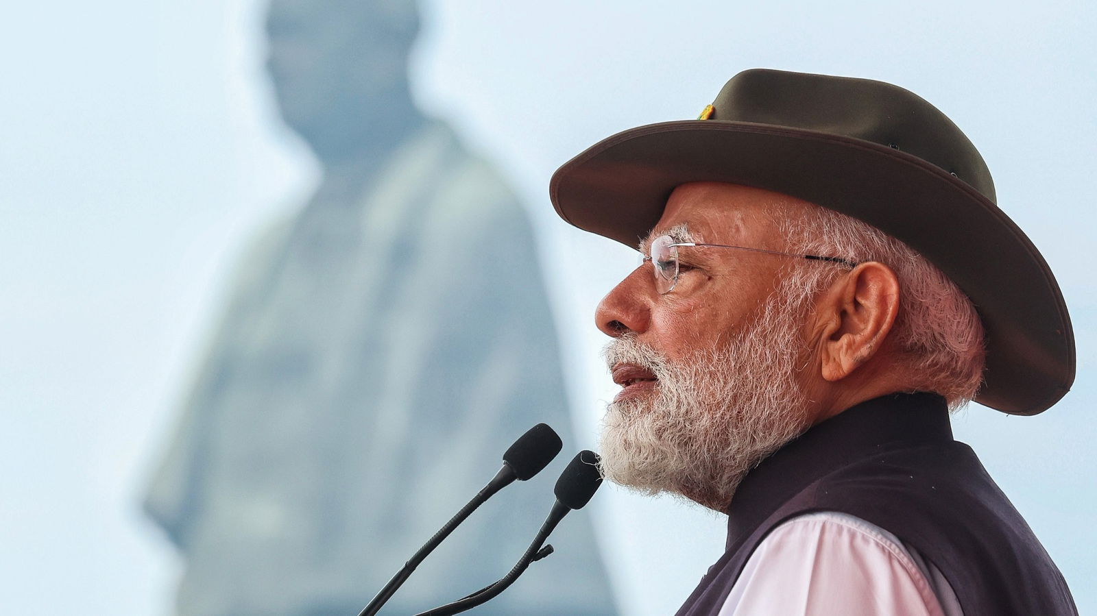 मोदी ने राष्ट्रीय एकता दिवस पर परेड में भागीदारी की, पटेल के योगदान को याद किया