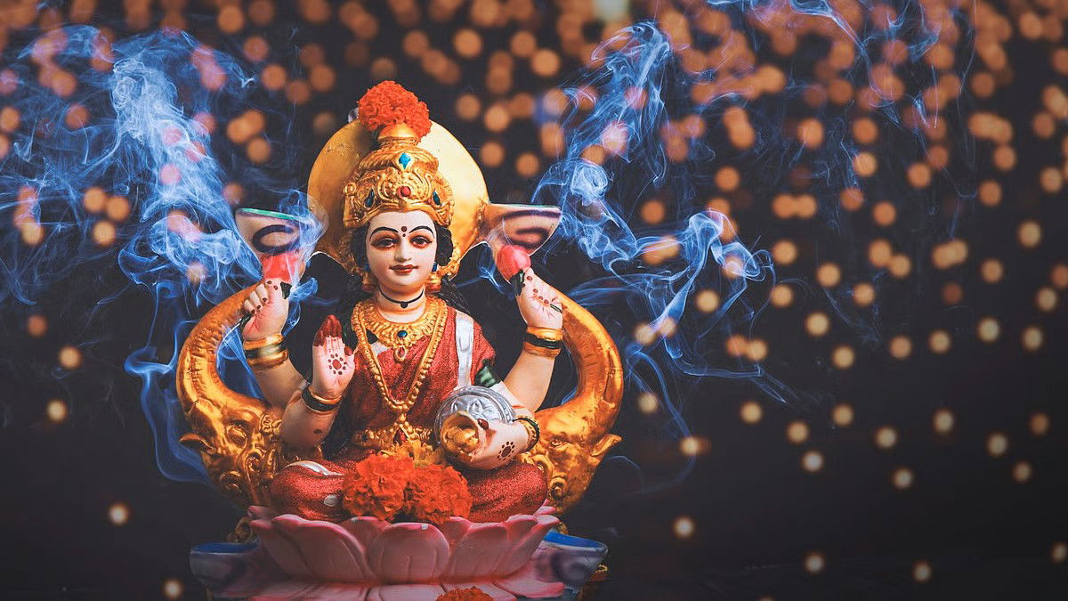 क्या आपके घर में भी ये सभी घटनाएँ हो रही हैं? सावधान रहें, लक्ष्मी रुष्ट होकर विदा ले सकती हैं।