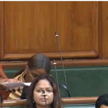 बिहार विधानसभा सत्र: शपथ पत्र नहीं पढ़ पा रही थीं जदयू विधायक विभा देवी