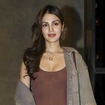 सुशांत सिंह राजपूत केस में रिया चक्रवर्ती को बड़ी राहत, 6 साल बाद कोर्ट ने बैंक अकाउंट्स खोलने का दिया आदेश