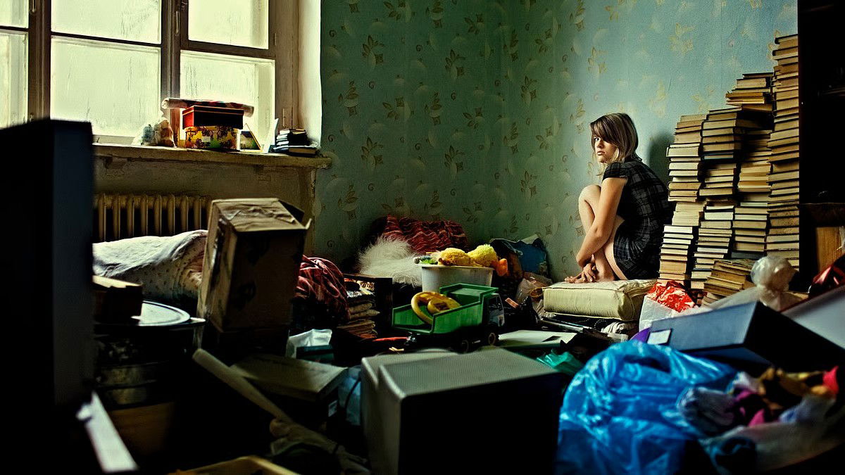 आज ही घर से ये सारी चीज़ें हटा दें, नहीं तो लक्ष्मी का विदा होना तय है