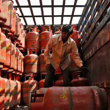 वाणिज्यिक गैस सिलेंडरों की आपूर्ति अचानक ठप्प, बेंगलुरु व मुंबई में रेस्तरां बंद होने की आशंका