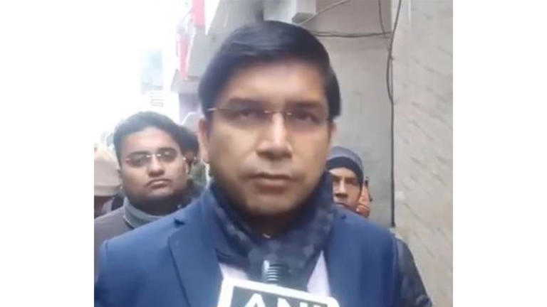 संभल में बिजली चोरी पर शिकंजा, एक स्रोत से 60 घरों को सप्लाई, एफआईआर दर्ज