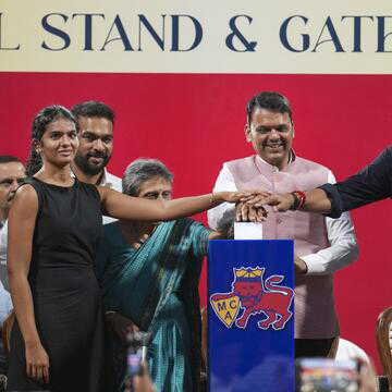 वानखेड़े स्टेडियम में बड़ा सम्मान: रवि शास्त्री के नाम पर स्टैंड, सरदेसाई, एडुल्जी और सोलकर के नाम पर गेट समर्पित