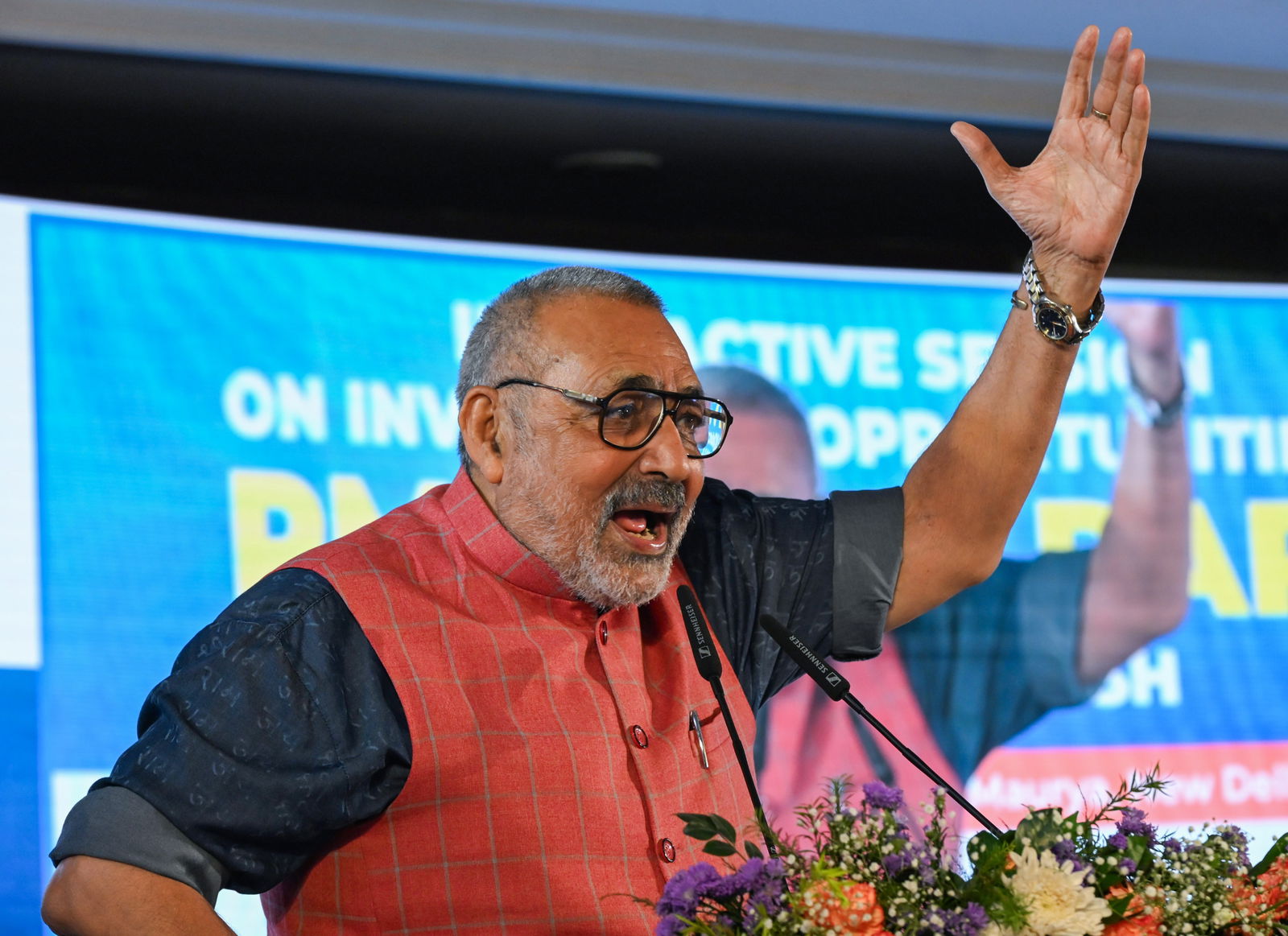 मुस्लिम समुदाय के खिलाफ अपनी दी गयी टिप्पणी विवाद में फंसे गिरिराज सिंह, सफाई दी