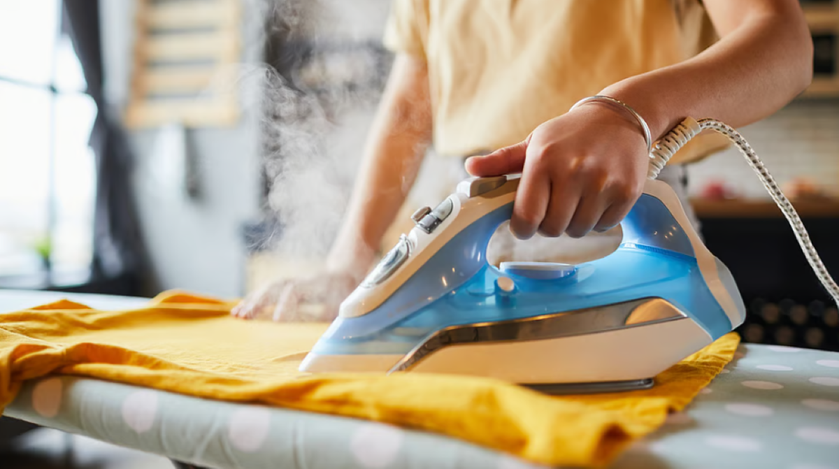 ऑफिस के लिए तैयार लेकिन इस्त्री खराब! तुरंत करें ये आसान उपाय