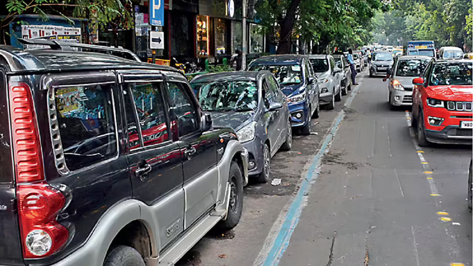 गाड़ियों की पार्किंग की वजह से साफ नहीं हो रही कोलकाता की सड़कें, 2 घंटे होगी 'नो पार्किंग'