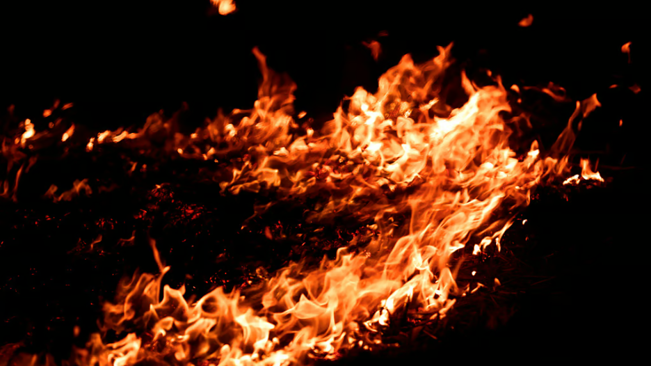 गैस लीक होने से गेल के सब स्टेशन में भीषण विस्फोट हुआ, जिससे पूरे इलाके में अफरा-तफरी मच गई