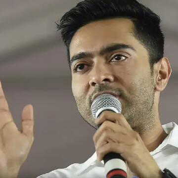 तालडांगरा में अभिषेक बनर्जी का भाजपा पर तीखा प्रहार, बोले- ‘जिन्हें हम हटाते हैं, भाजपा उन्हें उम्मीदवार बनाती है’