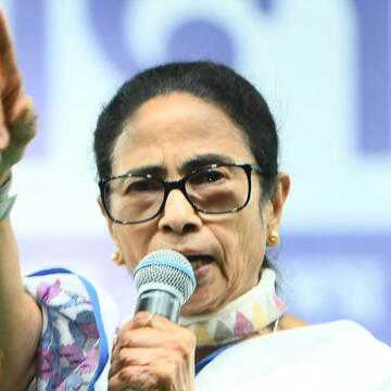 संविधान संशोधन बिल पास नहीं होने के मुद्दे पर ममता बनर्जी का कटाक्ष, 'शुरू हो गया है भाजपा का पतन'