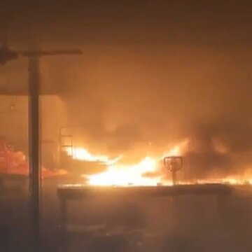 नोएडा की फैक्ट्री में भीषण आग, कम से कम 26 घायल