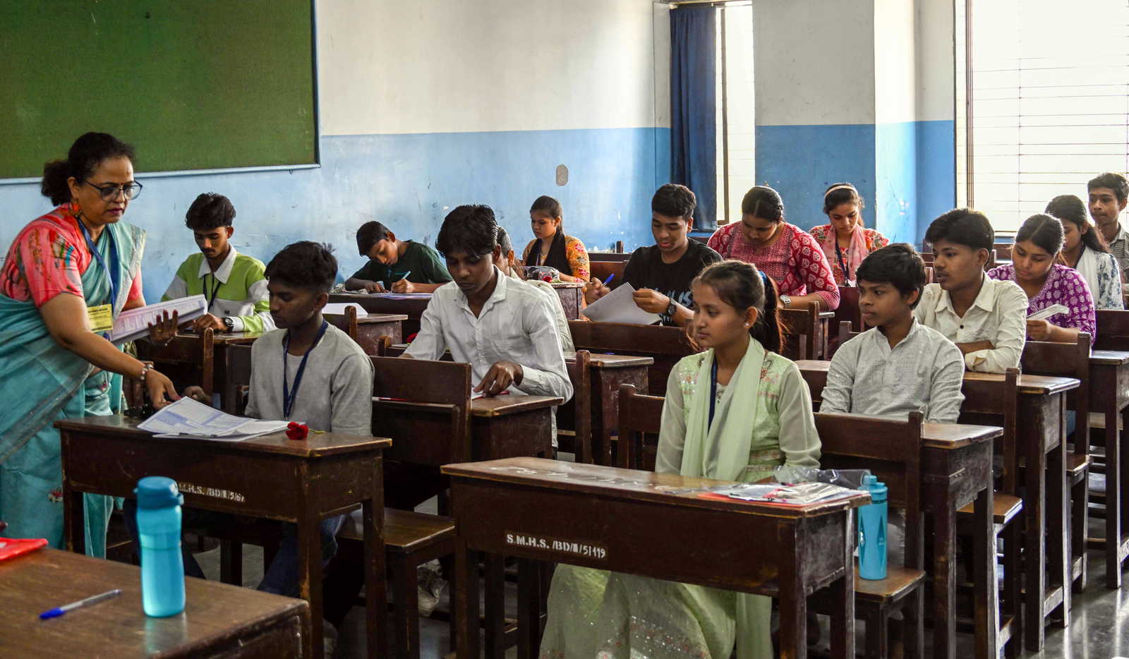 माध्यमिक की परीक्षा आज से शुरू, SIR की वजह से निरीक्षकों की कमी से जुझ रहे स्कूल