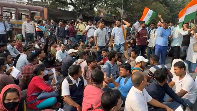 'अनुभवी अभ्यर्थियों को 10 अतिरिक्त नंबर देना गैरकानूनी', SLST अभ्यर्थियों का आंदोलन